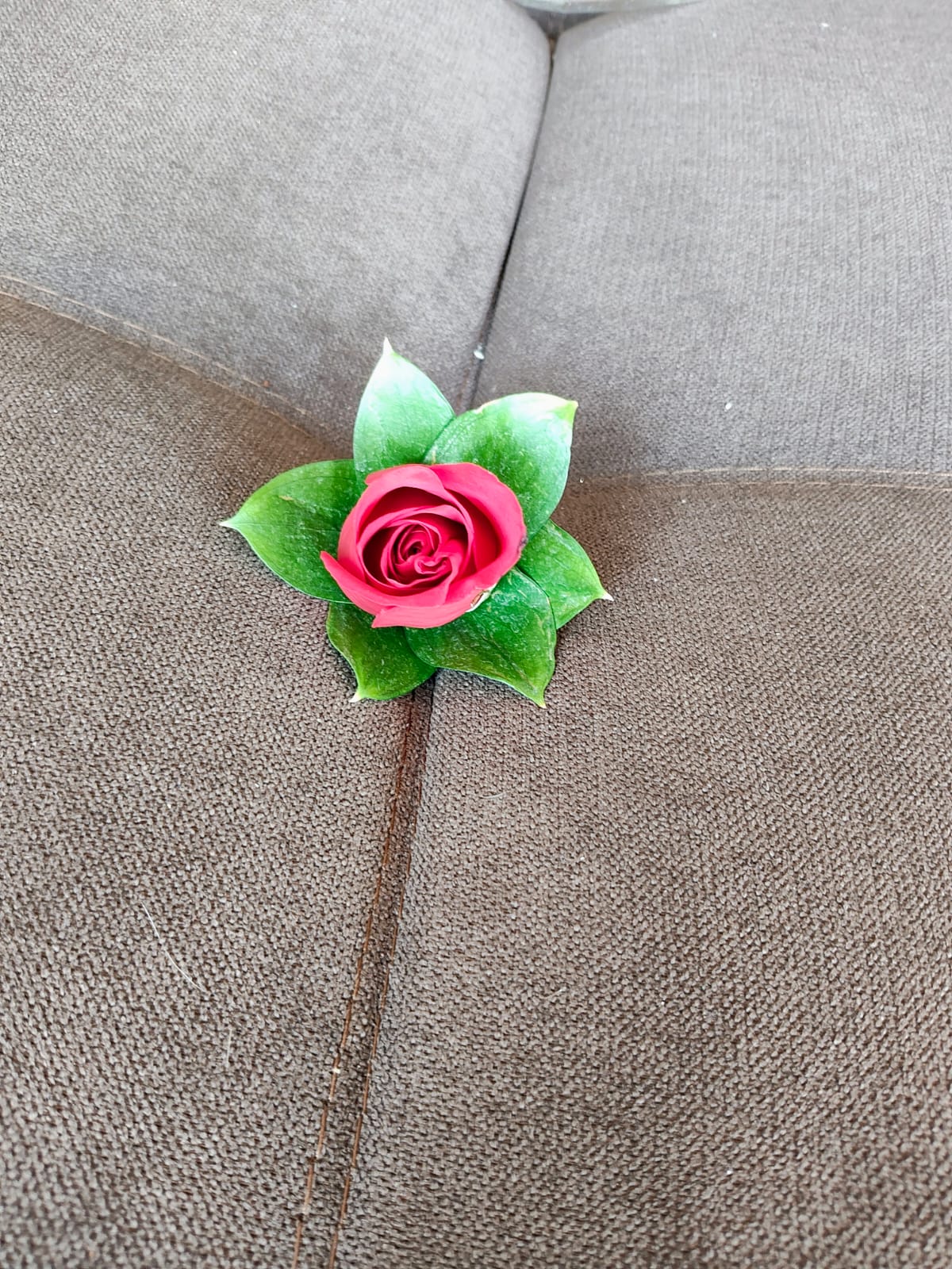 🌹 Boutonniere de Rosa Roja - padrino o novio