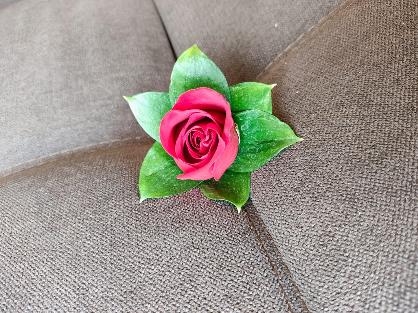 🌹 Boutonniere de Rosa Roja - padrino o novio